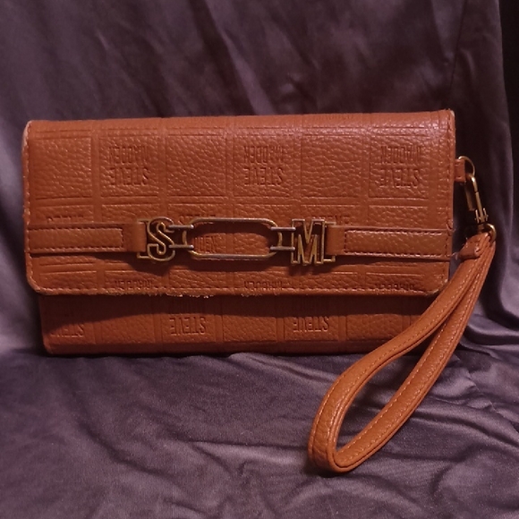 Steve Madden Handbags - Steve Madden Wristlet Wallet. Used, some flaws but excellent utility and brand